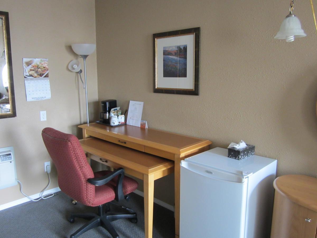 Bulkley Valley Motel New Hazelton Ngoại thất bức ảnh