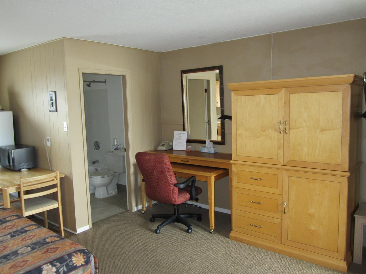 Bulkley Valley Motel New Hazelton Ngoại thất bức ảnh